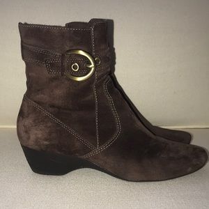 CIRCA Joan & David brown suede boots 7 1/2
